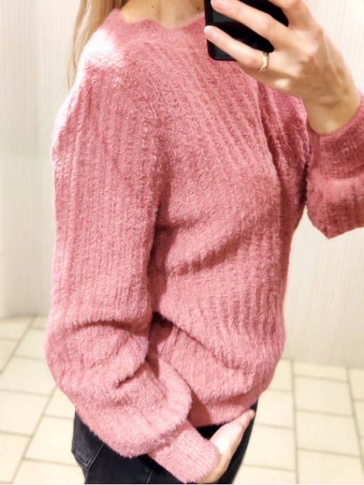 Megztinis pūkuotas įvairių spalvų